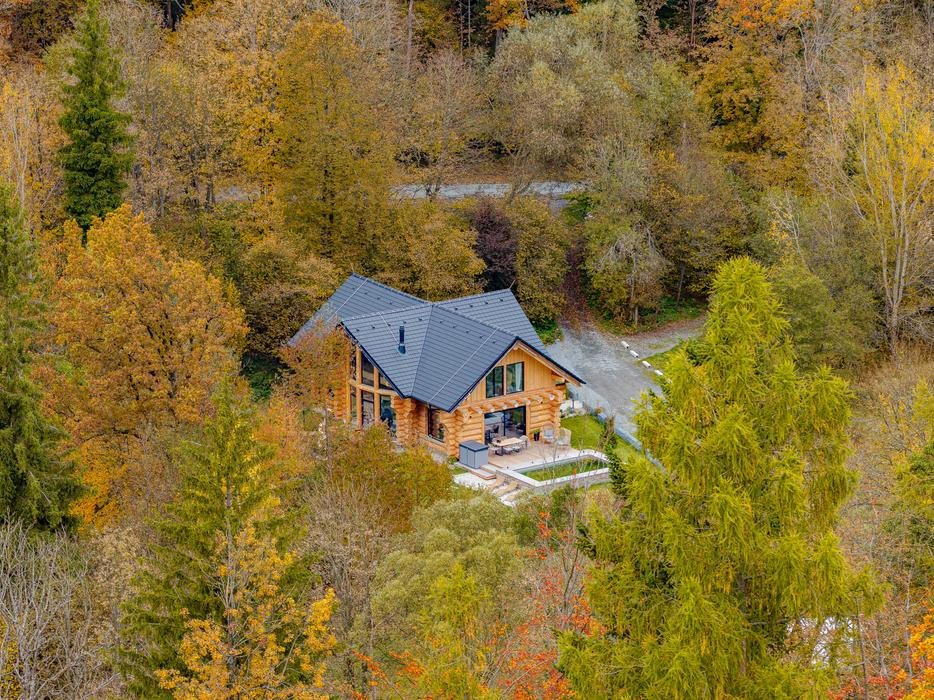 V projektu byly záměrně použity i speciální kluzné lišty, které fixují rám výplně na správném místě. 