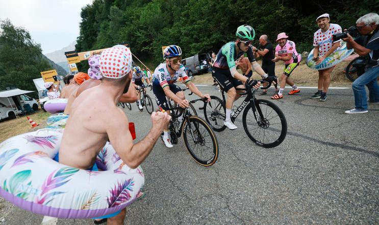 Remco Evenepoel a Paul Seixas v šesté etapě Tour de France 2026