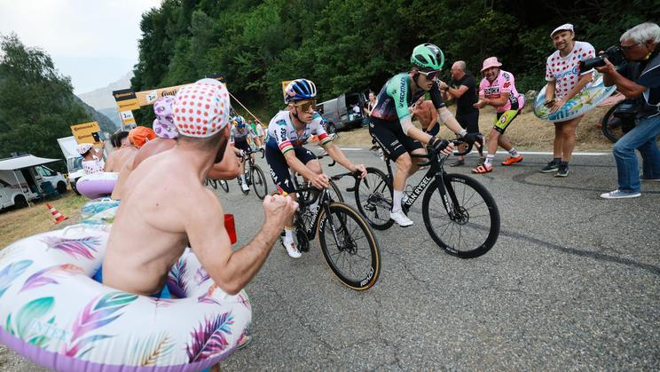 Remco Evenepoel a Paul Seixas v šesté etapě Tour de France 2026