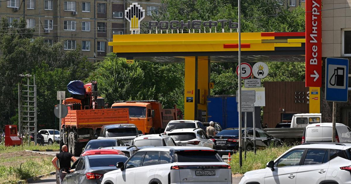 Rusové se vrací o sto let zpátky. Z aut přesedají na koně, kvůli nedostatku benzinu