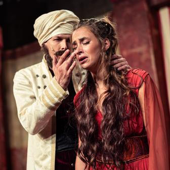 Premiérou letošních Letních shakespearovských slavností je Komedie omylů v režii Vojtěcha Štěpánka.
