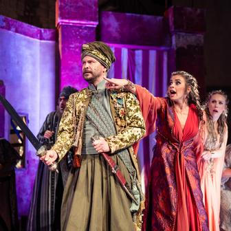 Premiérou letošních Letních shakespearovských slavností je Komedie omylů v režii Vojtěcha Štěpánka.