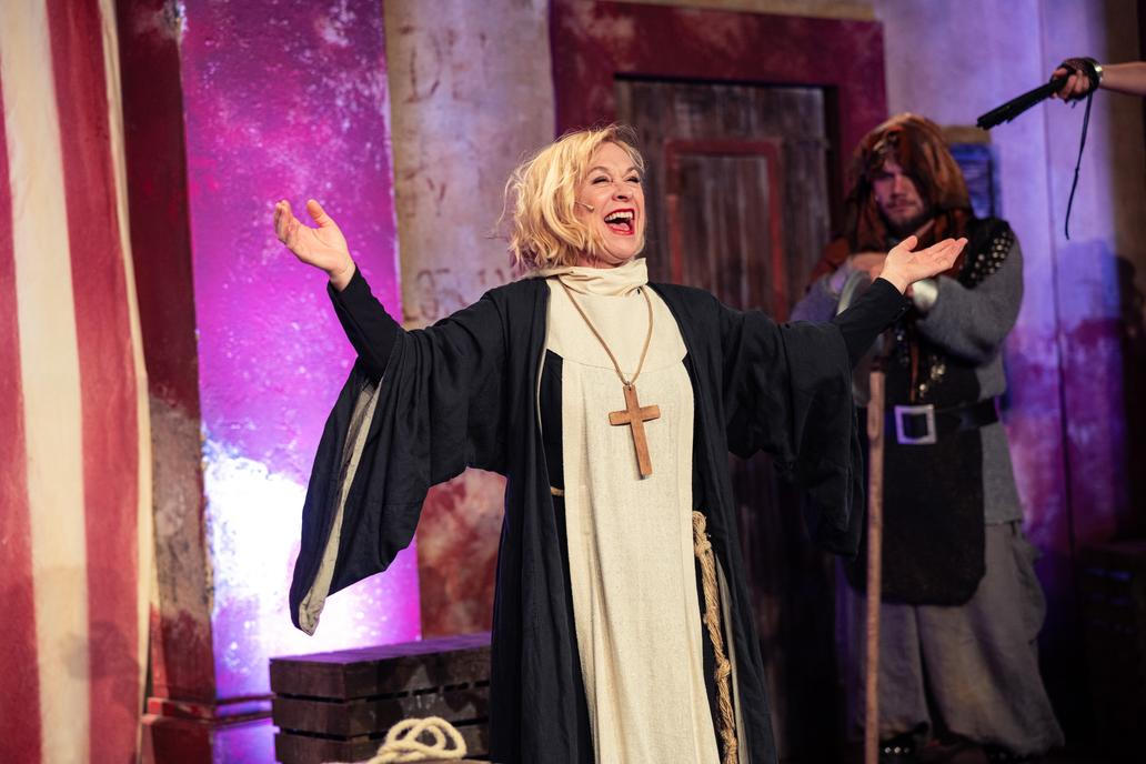 Premiérou letošních Letních shakespearovských slavností je Komedie omylů v režii Vojtěcha Štěpánka.