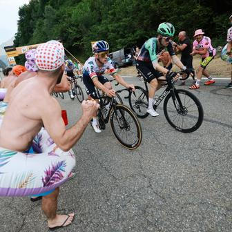 Remco Evenepoel a Paul Seixas v šesté etapě Tour de France 2026