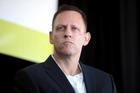 Americký miliardář a podnikatel Peter Thiel je jedním ze spoluzakladatelů společnosti PayPal a také prvním externím investorem do sociální sítě Facebook.