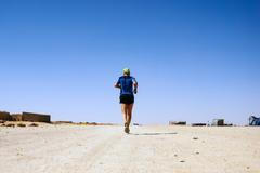 Runner,Crossing,The,Sahara,Desert