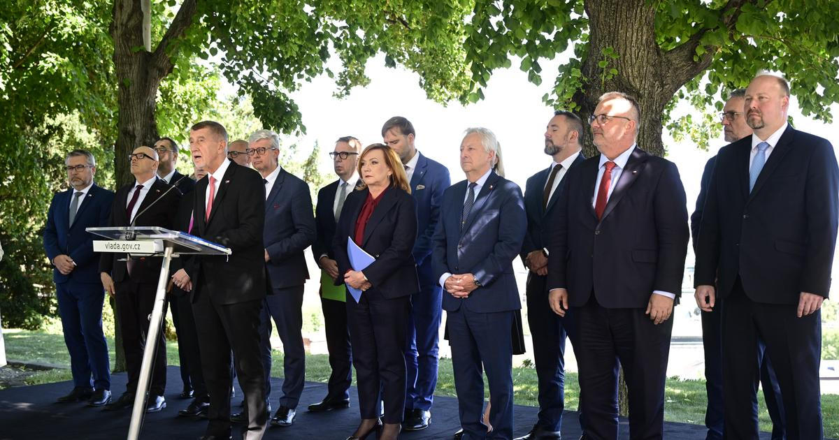 Koaliční rada kvůli sporu o podporu Ukrajiny nebude, Okamura chce ale příště konzultace předem