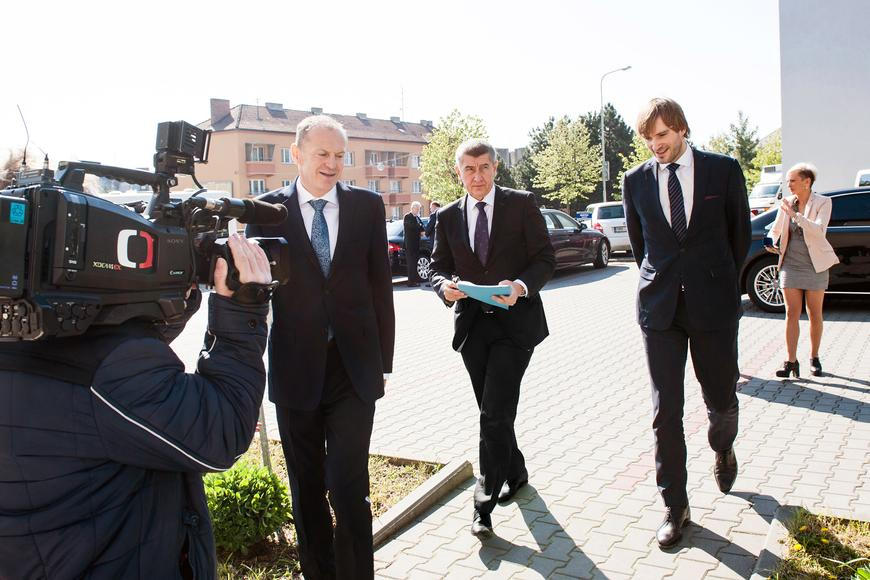 Ve FN Olomouc byly některé defibrilátory voperovány bez splnění kritérií, zjistila komise