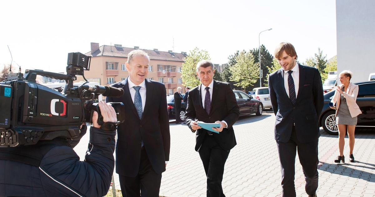 Ve FN Olomouc byly některé defibrilátory voperovány bez splnění kritérií, zjistila komise