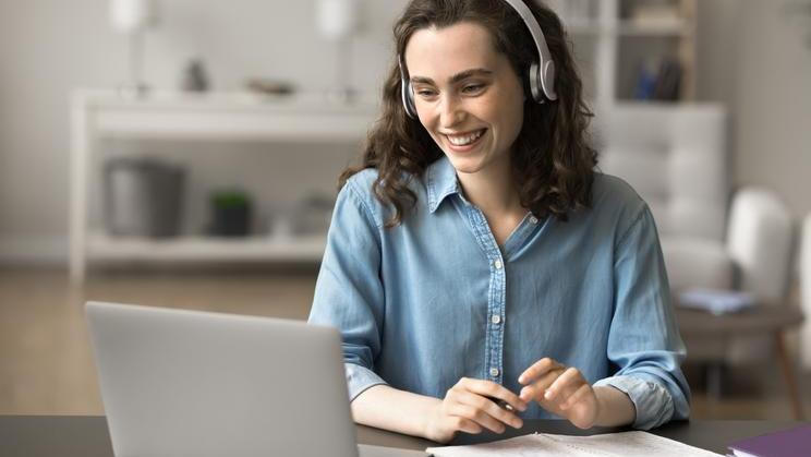 Beautiful,Student,Girl,In,Headphones,Watching,Educational,Videos,On,Internet,