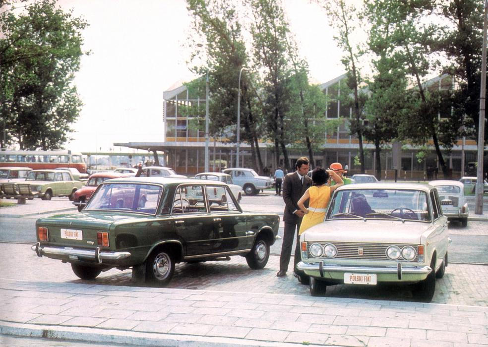 Dostala proto hybrid se starší technikou a interiérem, ale moderní karoserií a třeba kotoučovými brzdami na všech kolech.