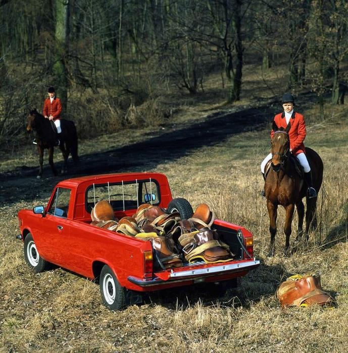 Vedle sedanu a kombi se vyráběl i pick-up, další karoserie jako třeba kabriolet nikdy nepřekročily práh prototypové fáze.
