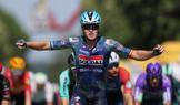 Tim Merlier v cíli osmé etapy Tour de France 2026