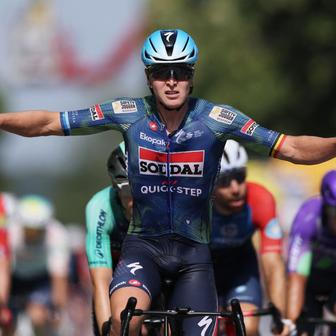 Tim Merlier v cíli osmé etapy Tour de France 2026