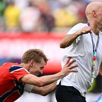 Martin Ødegaard a norský trenér Ståle Solbakken na MS 2026