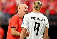 Norský trenér Ståle Solbakken a Erling Haaland na MS 2026