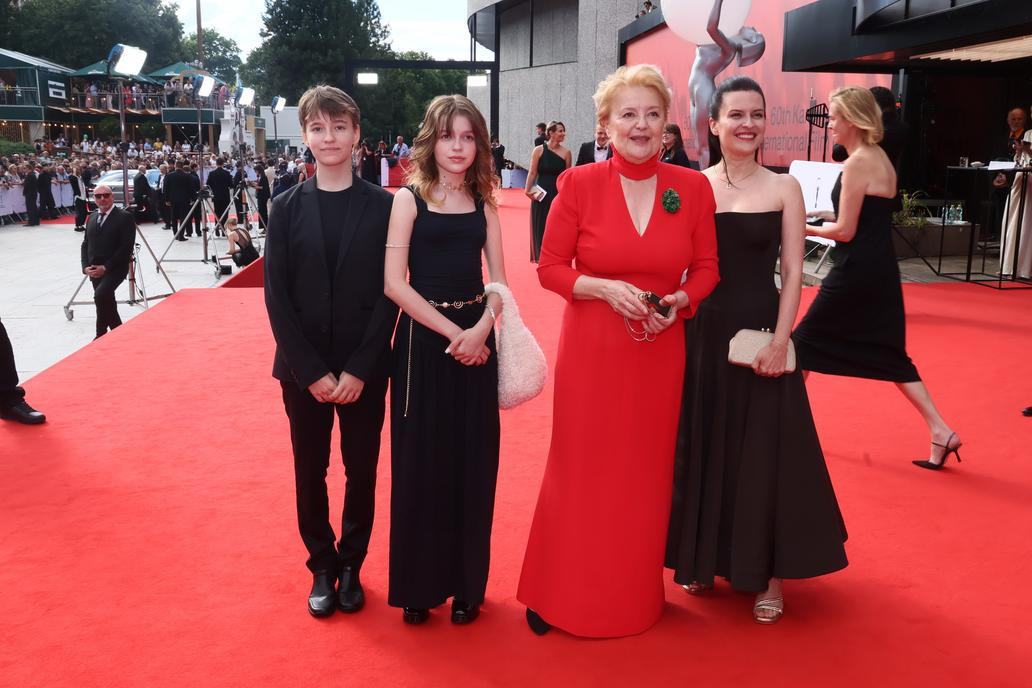 Jubilejní 60. ročník Mezinárodního filmového festivalu v Karlových Varech vyvrcholil slavnostním závěrečným ceremoniálem