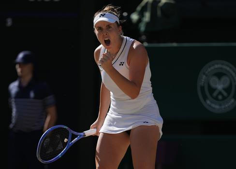 Linda Nosková ve finále Wimbledonu 2026 s Karolínou Muchovou