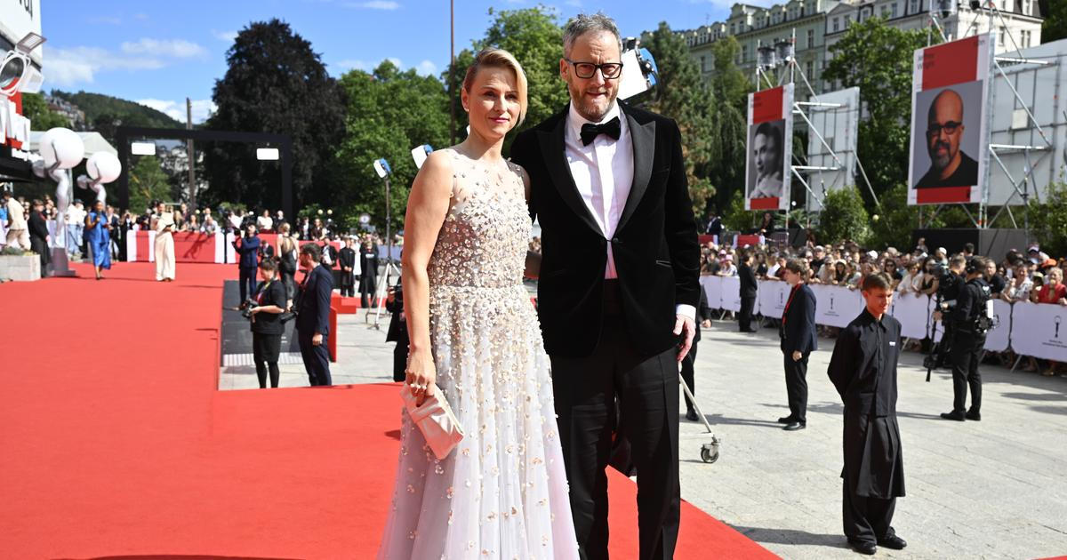 Karlovy Vary se loučí. Začíná závěrečný večer festivalu, hvězdy si přeberou ceny