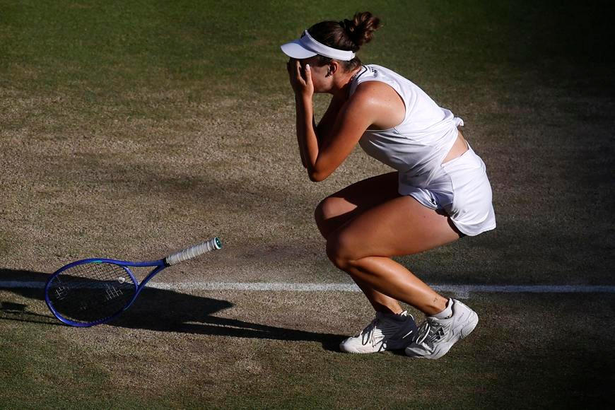 Z historického zápasu udělaly Češky parádní drama. Bitvu o Wimbledon vyhrála Nosková