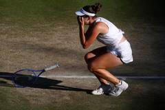 Linda Nosková slaví vítězství ve finále Wimbledonu 2026