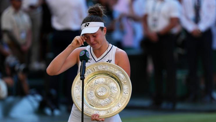 Nová šampionka Wimbledonu Linda Nosková během vítězného projevu