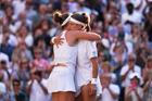 Karolína Muchová a Linda Nosková po finále Wimbledonu 2026