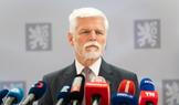 Vláda Andreje Babiše ho v delegaci summitu NATO nechtěla. Nakonec zasáhl Ústavní soud. Tím ale obstrukce zdaleka neskončily.