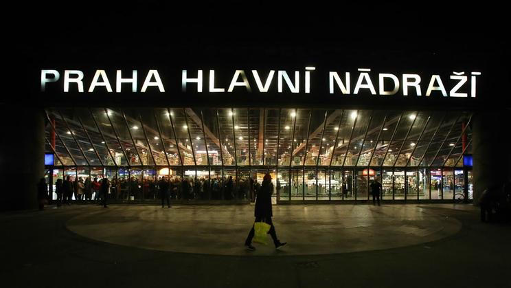 Praha - Hlavní nádraží - prohlídka s A. Gebrianem 24.11.2015 - Nejošklivější architektura Prahy