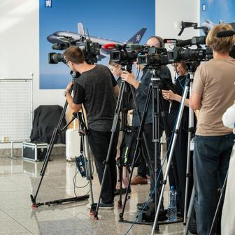 Mediální zájem o summit NATO byl více než očividný. Svou roli ale sehrál spor mezi Hradem a vládou.