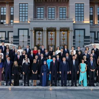 Na společné fotce je asi evidentní, že Babiš s Pavlem nechtěli stát příliš blízko sobě.
