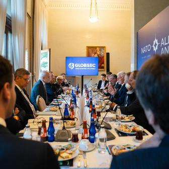 Středa, 8. červenec 2026. Prezident hned ráno zamířil na pracovní snídani a diskuzi, kterou pořádala organizace Globsec.