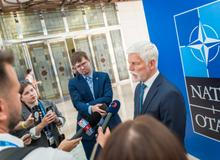 Oba státníci nicméně před odletem stihli tiskovou konferenci, aby zhodnotili svou účast na summitu NATO.