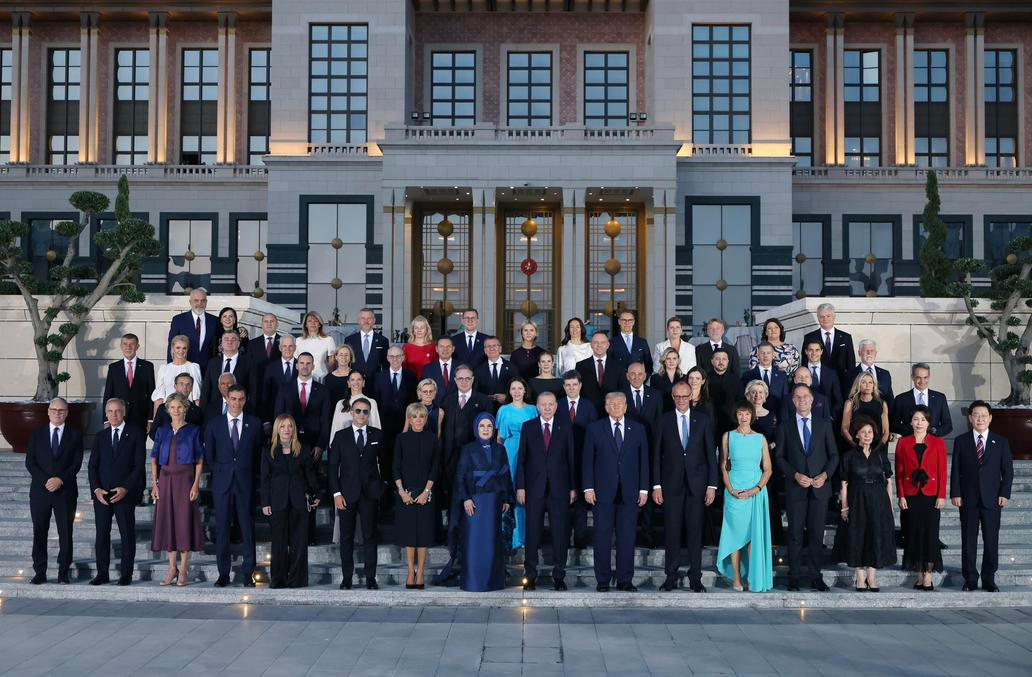 Na společné fotce je asi evidentní, že Babiš s Pavlem nechtěli stát příliš blízko sobě.