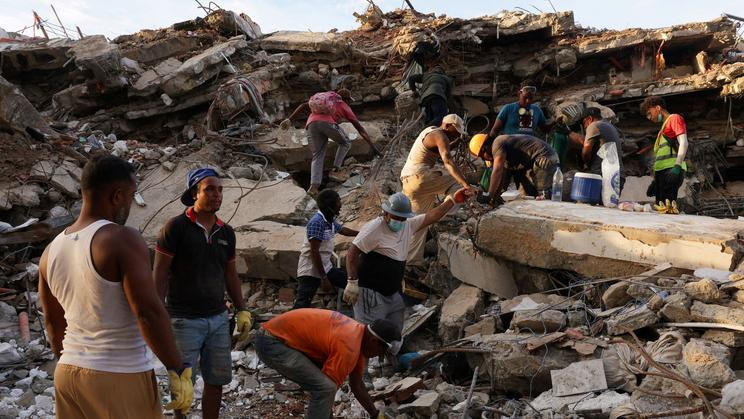 Aftermath of earthquakes in La Guaira
