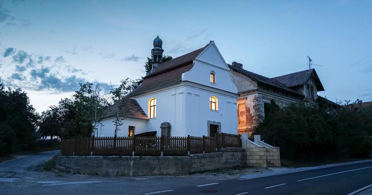 Chtěl památku raději nechat spadnout. Po 15 letech bojů s úřady stvořil nejneobvyklejší ubytování v Česku