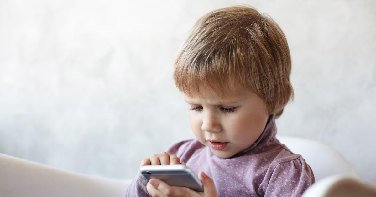Je třeba mít věkovou hranici pro vstup dětí na sítě, uvedla šéfka Evropské komise