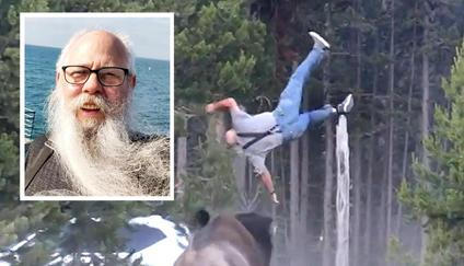Obří bizon v Yellowstonu zaútočil na turistu a vymrštil ho téměř 2,5 metru do vzduchu.