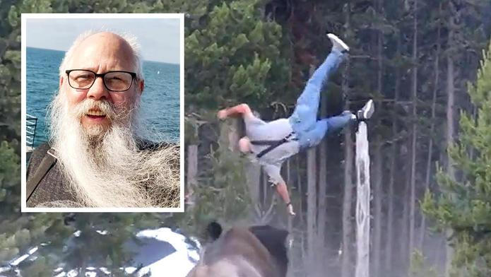 Obří bizon v Yellowstonu zaútočil na turistu a vymrštil ho téměř 2,5 metru do vzduchu.