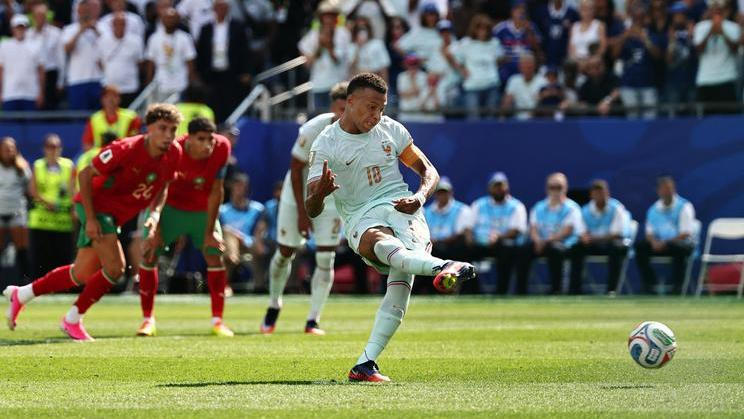 Kylian Mbappé při neproměněné penaltě ve čtvrtfinále Francie - Maroko