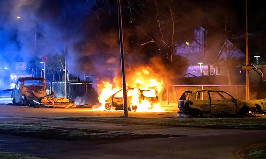 Podle oficiálních přehledů švédské policie registrují tamní úřady průměrně přes 100 bombových útoků a explozí ročně.