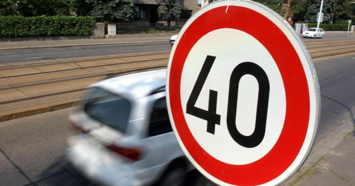 Evropská unie chce na dálku snižovat rychlost aut. „Je to absurdní a nebezpečné,“ říká expert