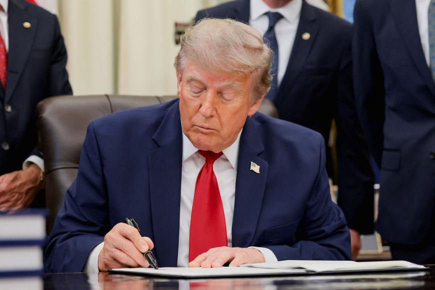 Místo placení poplatků v Hormuzu uzavřou státy Zálivu dohody s USA, uvedl Trump