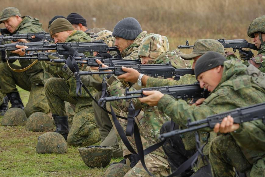 Rusku hrozí další „speciální operace“, míní expert. Řekl, kdo v zemi vyhraje volby