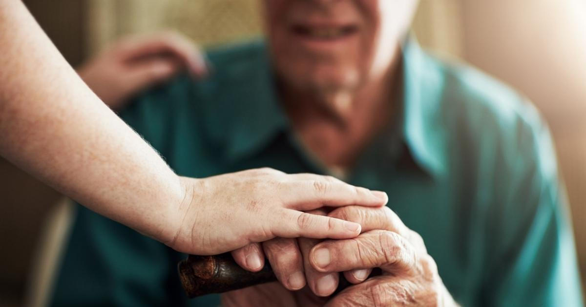 Doma chodila ve svetru a horko nevnímala. Vedro zabíjí potichu, senioři vlnu veder často vůbec necítí