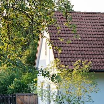 Zahrada nepůsobí jako místo, které podléhá módním trendům. Spíš jako prostor, který tu byl odjakživa a bude fungovat i za desetiletí. 