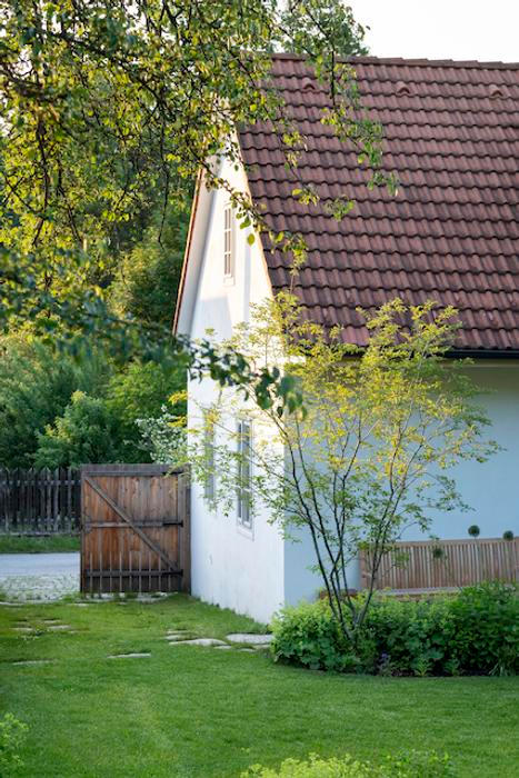 Zahrada nepůsobí jako místo, které podléhá módním trendům. Spíš jako prostor, který tu byl odjakživa a bude fungovat i za desetiletí. 