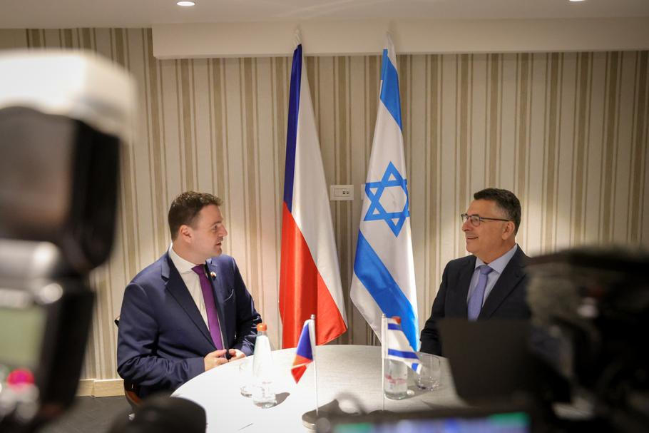 Došlo i na bilaterální jednání. Ministři mj. podepsali deklaraci o pravidelném pořádání česko-izraelského podnikatelského fóra a posílení strategické spolupráce.