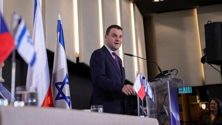 Ministr zahraničí Petr Macinka (Motoristé) navštívil Izrael už podruhé během necelého půlroku. Tentokrát návštěvu ovládl hlavně byznys, ale i obranná spolupráce či schůzka se šéfem Mossadu.