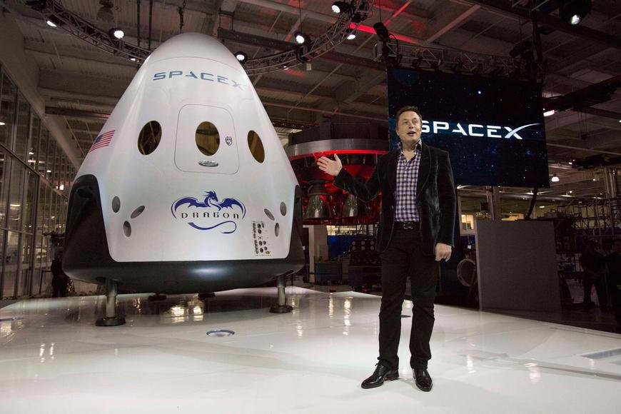Akcie SpaceX klesly pod úroveň, se kterou v červnu vstoupily na burzu